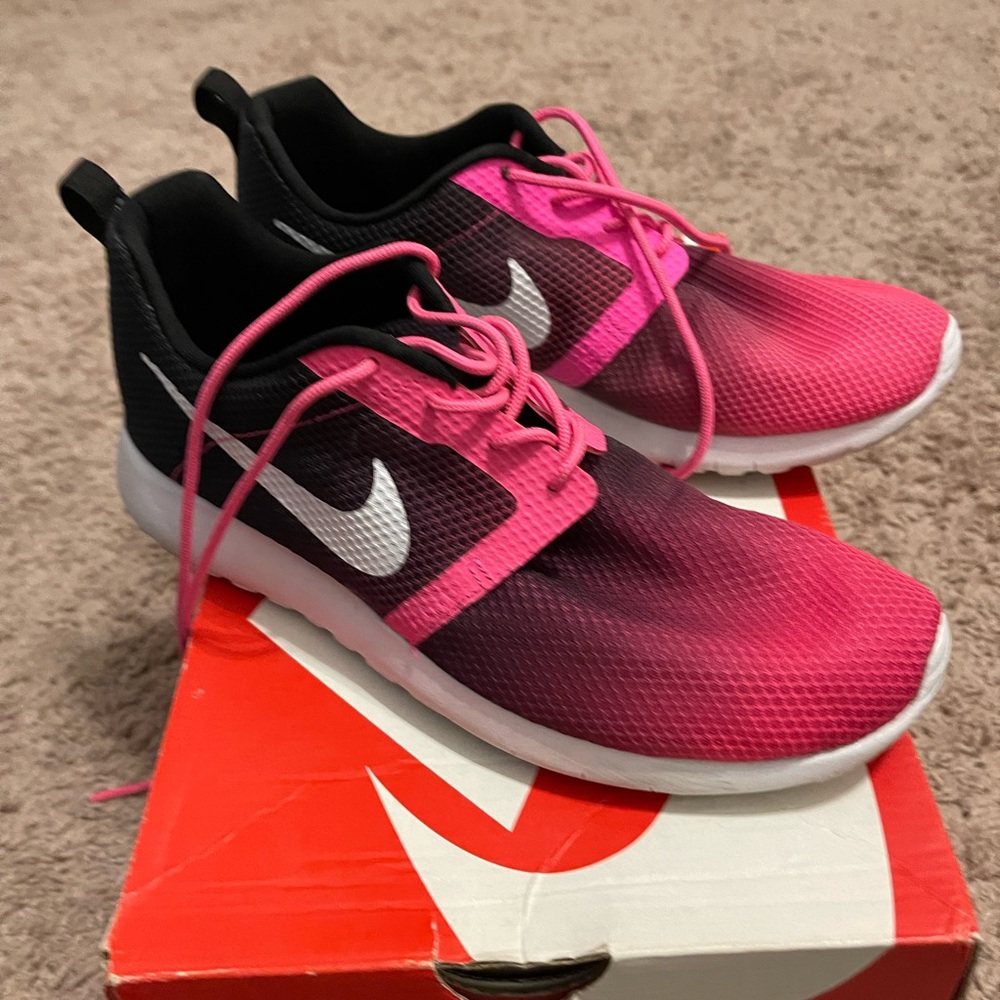 Nike Roshe Run Sneakers